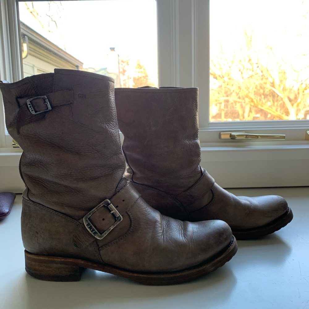 Shortie Frye Light Brown Boots